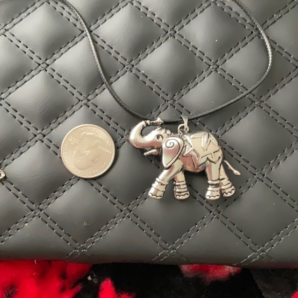 ELEPHANT PENDENT On STRRLING 20” SNAKE CHAIN - Picture 4 of 5